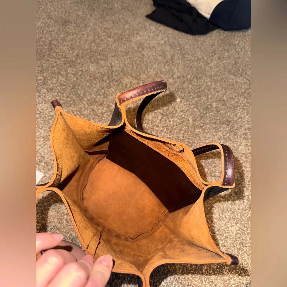 Portland Leather Tote Devan Bucket Tote in Color Grizzly - Picture 9 of 11